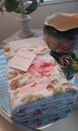 Nwt laura ashley - nwt,